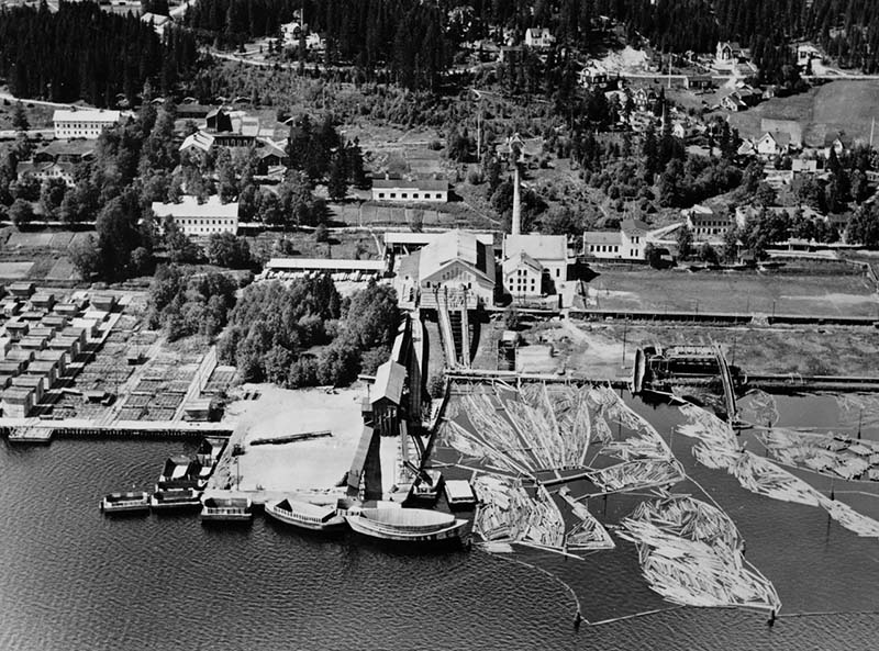 Vy över Tunadals sågverk och hamnområde. Fotograf: Okänd Bildkälla: Sundsvalls museums fotoarkiv
