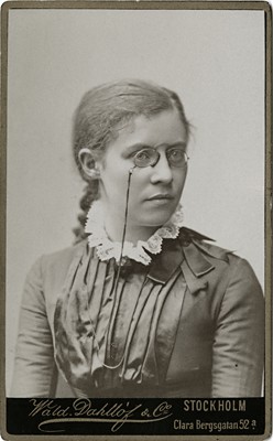 Sofia Gisberg som 25-årig student på Slöjdskolan i Stockholm 1879. Bildkälla: Sundsvalls museums fotoarkiv