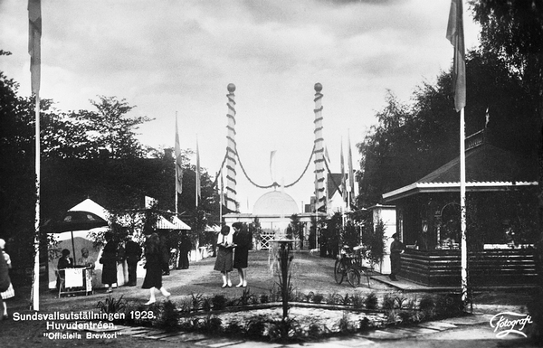 Huvudentrén under Sundsvallsutställningen 1928. Fotograf: Flammén & Westerlund Bildkälla: Sundsvalls museum