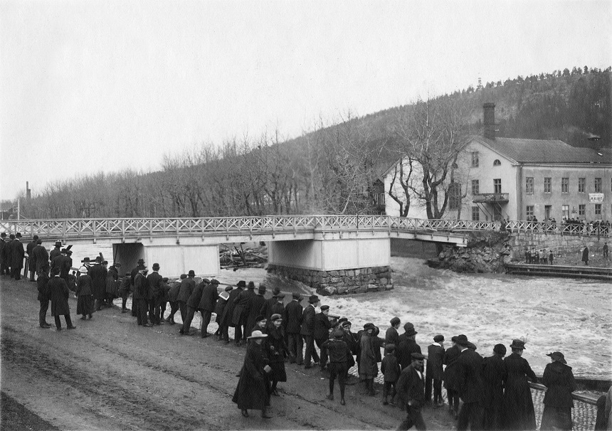 Storbron och Selångersån under översvämningen 1919