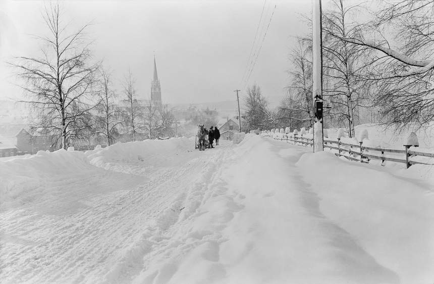 En snöig väg